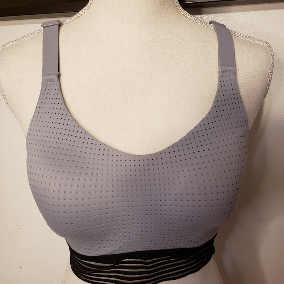 Victoria's Secret Sport Bra - Picture 6 of 8